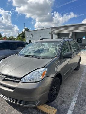 2004 Toyota Sienna CE
