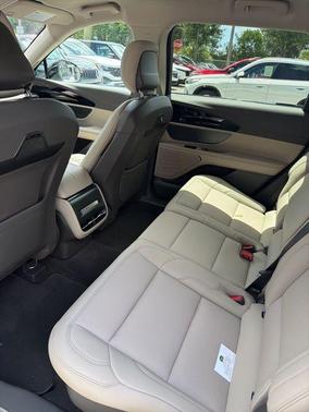 White Platinum Clearcoat Metallic 2025 Lincoln Nautilus Premiere