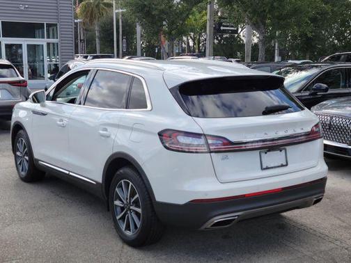 White Metallic 2022 Lincoln Nautilus Standard