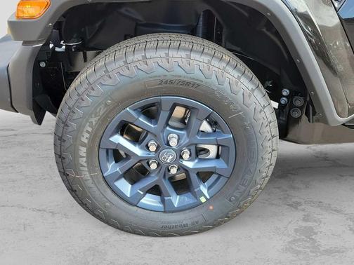 Black Clearcoat 2026 Jeep Wrangler 85th Anniversary