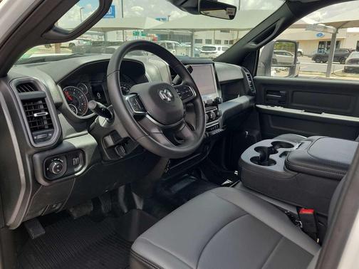 2025 RAM 2500 Tradesman Crew Cab 4x4 6'4' Box