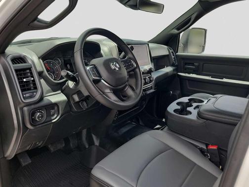 2025 RAM 2500 Tradesman Crew Cab 4x4 6'4' Box