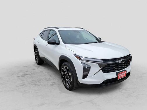 Summit White 2024 Chevrolet Trax FWD 2RS