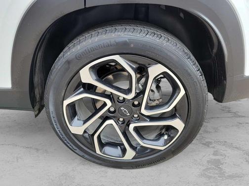 Summit White 2024 Chevrolet Trax FWD 2RS