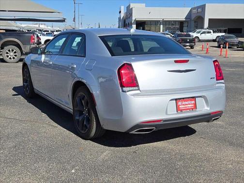 2023 Chrysler 300 Touring