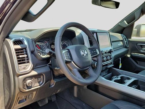 Diamond Black Crystal Pearlcoat 2026 RAM 1500 Lone Star