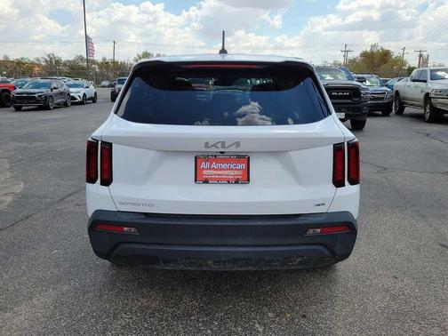 2023 Kia Sorento LX