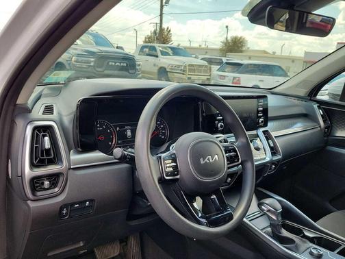 2023 Kia Sorento LX