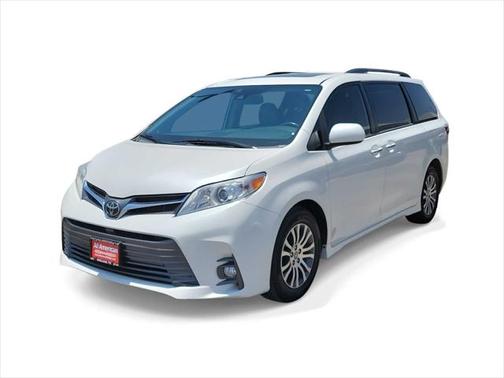 2020 Toyota Sienna XLE