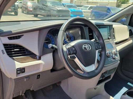 2020 Toyota Sienna XLE