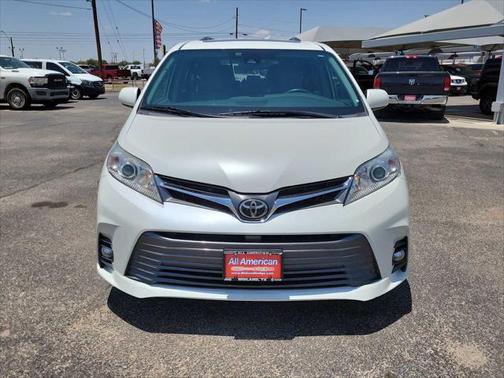 2020 Toyota Sienna XLE