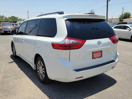 2020 Toyota Sienna XLE