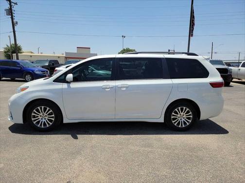 2020 Toyota Sienna XLE