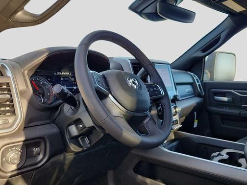 2025 RAM 2500 Big Horn Crew Cab 4x4 6'4' Box