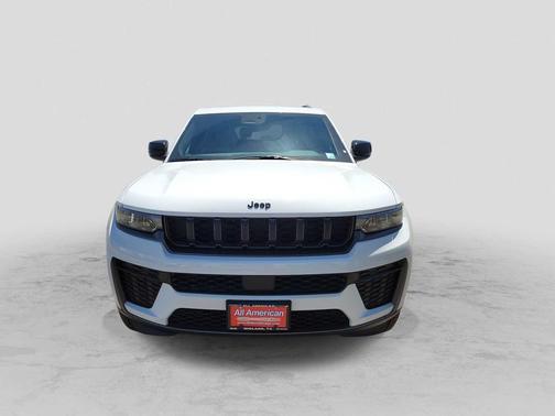 Bright White Clearcoat 2026 Jeep Grand Cherokee L Altitude