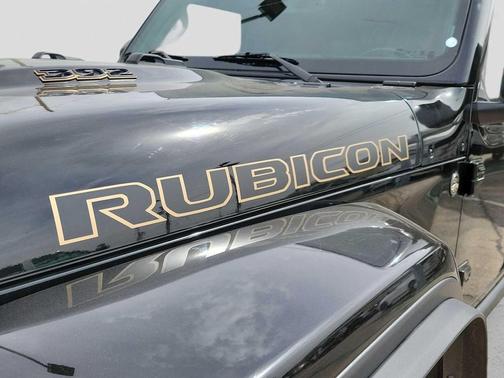 Black Clearcoat 2024 Jeep Wrangler Rubicon 392