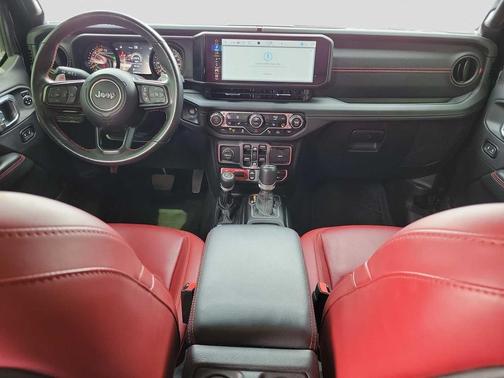 Black Clearcoat 2024 Jeep Wrangler Rubicon 392