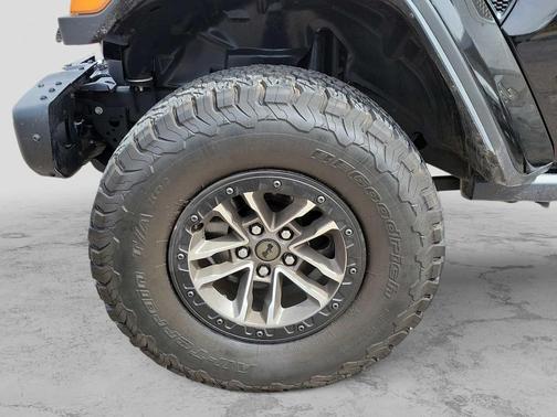 Black Clearcoat 2024 Jeep Wrangler Rubicon 392