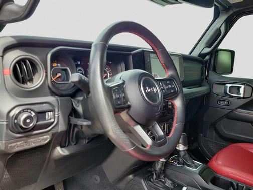 Black Clearcoat 2024 Jeep Wrangler Rubicon 392