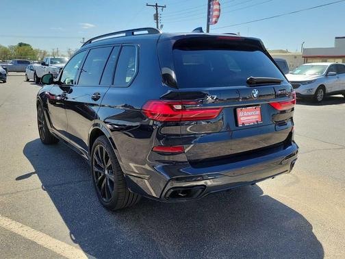 2022 BMW X7 M50i