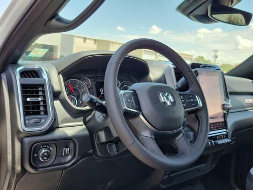 2025 RAM 2500 Lone Star Crew Cab 4x4 6'4' Box