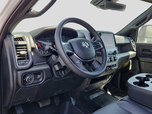 2025 RAM 2500 Tradesman Crew Cab 4x4 6'4' Box