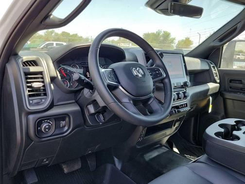 2025 RAM 2500 Tradesman Crew Cab 4x4 6'4' Box