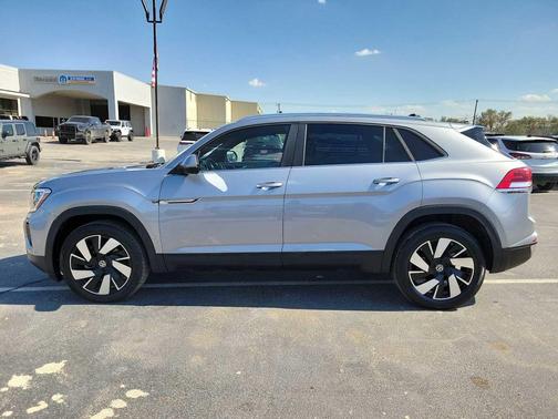 2024 Volkswagen Atlas Cross Sport 2.0T SE w/Technology 4MOTION