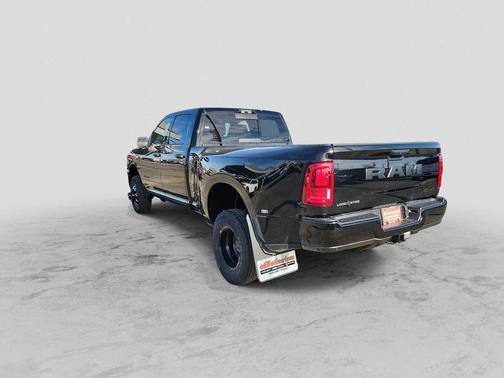 Diamond Black Crystal Pearlcoat 2026 RAM 3500 Lone Star Crew Cab 4x4 8' Box