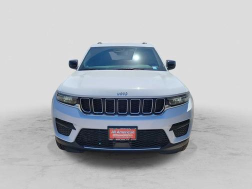 Bright White Clearcoat 2026 Jeep Grand Cherokee Altitude