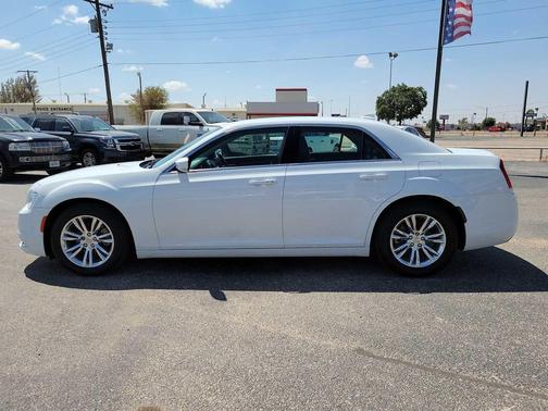 2021 Chrysler 300 Touring