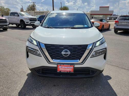Pearl White Tricoat 2022 Nissan Rogue SV