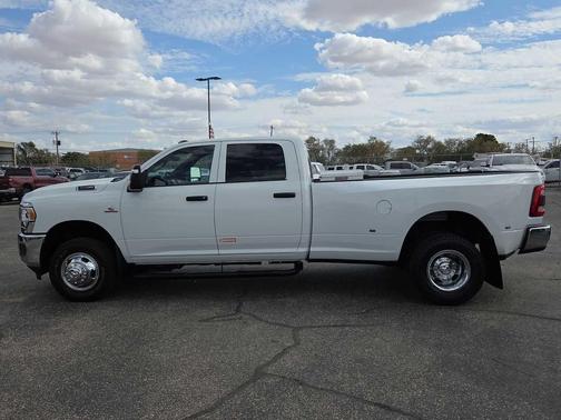 2024 RAM 3500 Tradesman Crew Cab 4x4 8' Box