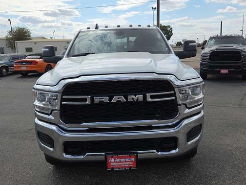 2024 RAM 3500 Tradesman Crew Cab 4x4 8' Box