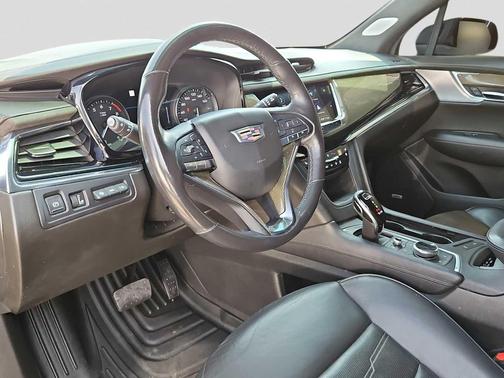 Stellar Black Metallic 2020 Cadillac XT6 Premium Luxury FWD