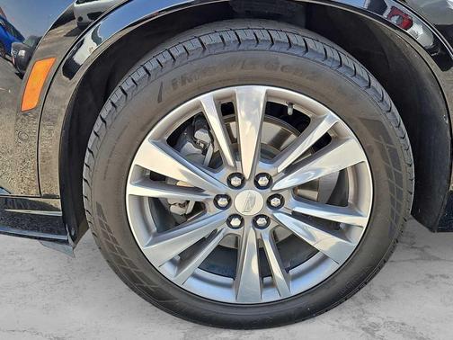 Stellar Black Metallic 2020 Cadillac XT6 Premium Luxury FWD