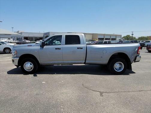 2024 RAM 3500 Tradesman Crew Cab 4x4 8' Box