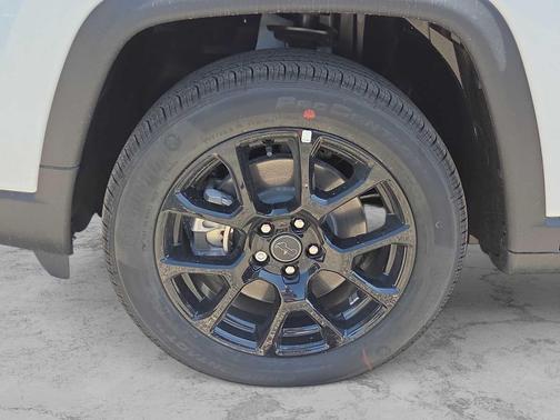 Bright White Clearcoat 2026 Jeep Compass Latitude