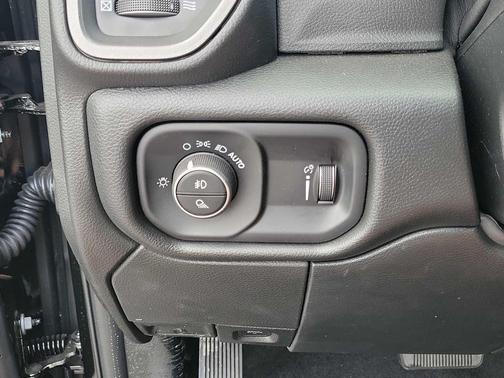 2025 RAM 2500 Tradesman Crew Cab 4x4 6'4' Box