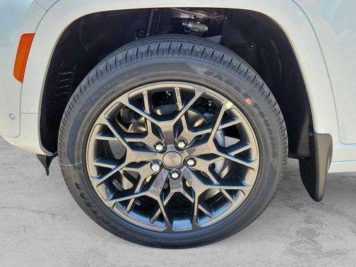 bright white clearcoat 2026 Jeep Grand Cherokee Summit