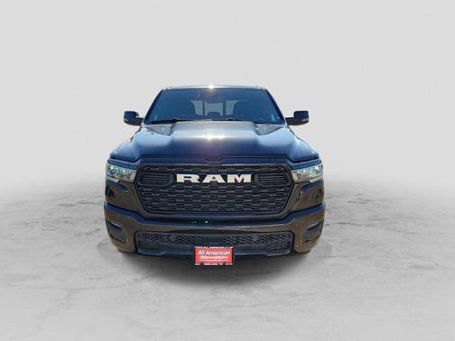 Diamond Black Crystal Pearlcoat 2026 RAM 1500 Lone Star