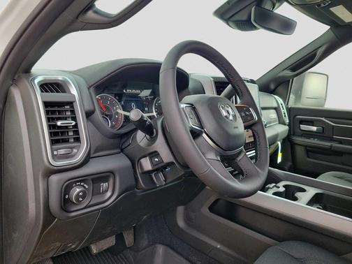 Bright White Clearcoat 2026 RAM 3500 Lone Star Crew Cab 4x4 8' Box