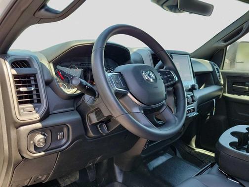 2025 RAM 2500 Tradesman Crew Cab 4x4 6'4' Box