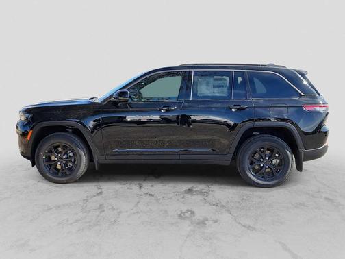 Diamond Black Crystal Pearlcoat 2026 Jeep Grand Cherokee Altitude