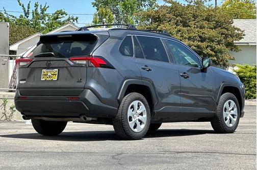 2020 Toyota RAV4 LE