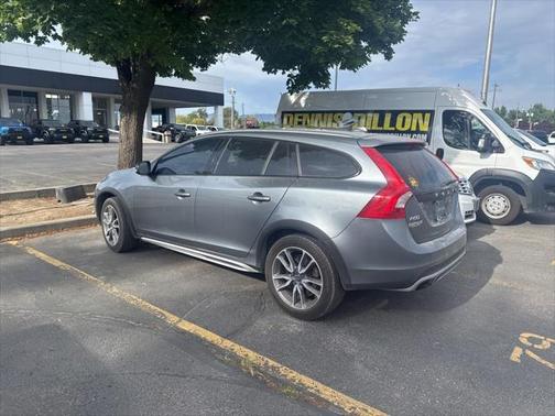 2016 Volvo V60 Cross Country T5 Platinum