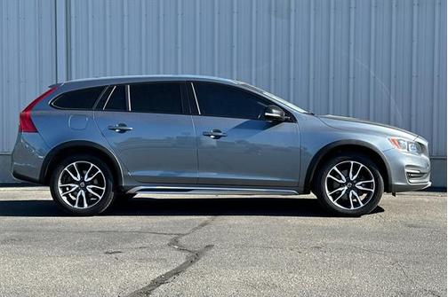 2016 Volvo V60 Cross Country T5 Platinum