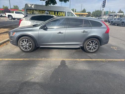 2016 Volvo V60 Cross Country T5 Platinum