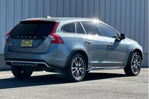 2016 Volvo V60 Cross Country T5 Platinum