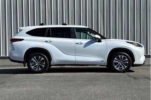 2023 Toyota Highlander Hybrid XLE